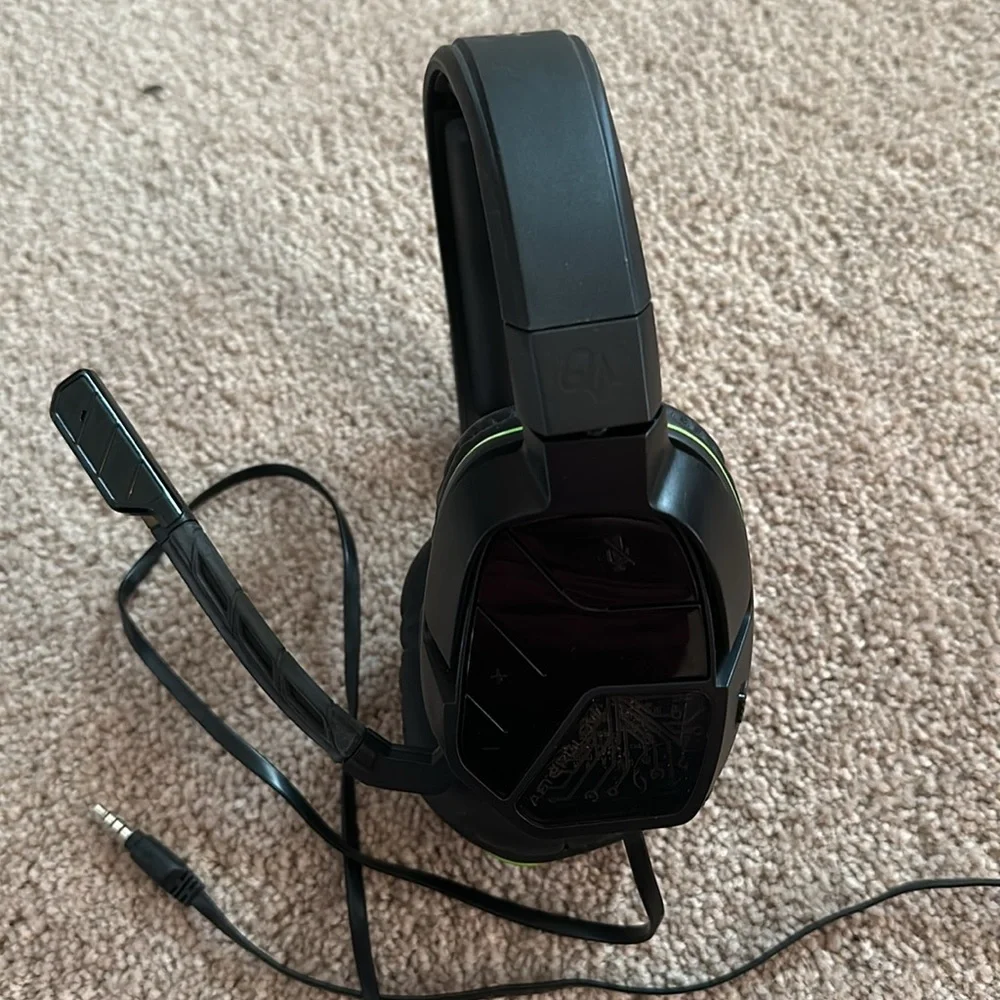 Xbox one afterglow headset like new